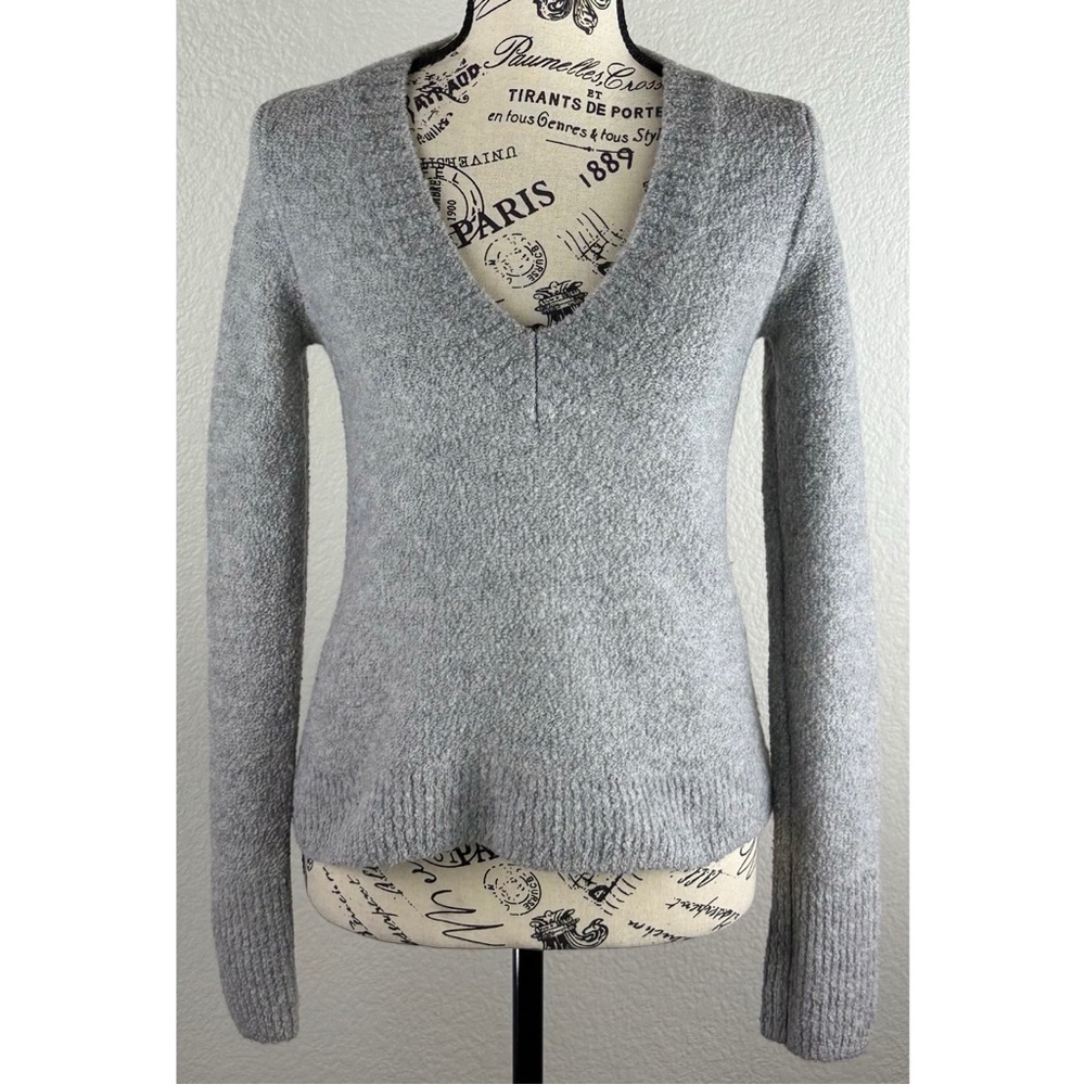 Everlane The Teddy V-Neck Sweater in Soft Gray, size Small - Picture 8 of 14